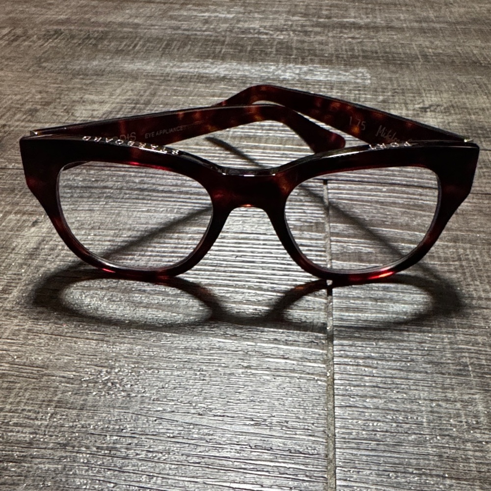 Chic Tortoise Shell Eyeglasses - image 2